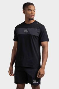 Off The Pitch X Robey Tammy Woven Bi-Stretch T-Shirt Heren Zwart - Maat M - Kleur: Zwart | Soccerfanshop