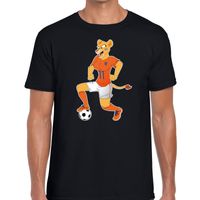 Nederland supporter t-shirt Leeuwin met voetbal zwart heren - thumbnail