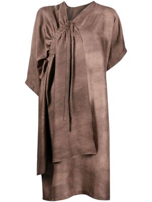 Uma Wang t-shirt long à design asymétrique - Marron