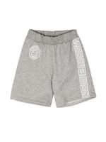 Versace Kids short de sport Greca en coton - Gris - thumbnail