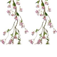 2x stuks kunstbloem/bloesem takken slingers - lichtroze - 130 cm - Kunstplanten