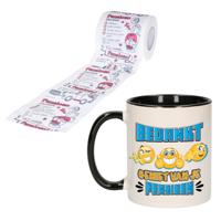 Met Pensioen cadeau koffie mok / beker - Emoticon en tekst - collega afscheid - met fun tekst wc-rol Met Pensioen cadeau koffie mok / beker - Emoticon en tekst - collega afscheid - met fun tekst wc-rol