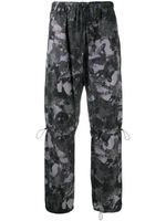 Marcelo Burlon County of Milan pantalon de jogging à imprimé camouflage - Gris