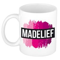 Madelief naam cadeau koffie mok - beker - met roze verfstrepen - Cadeau collega - moederdag