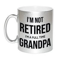 Im not retired im a full time grandpa / opa zilveren koffiemok / theebeker 330 ml pensioen cadeau collega   - - thumbnail