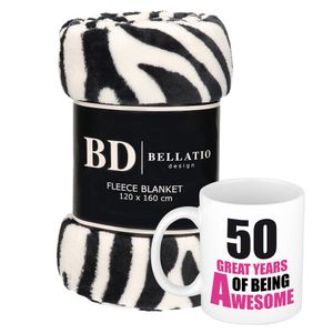 Cadeau verjaardag 50 jaar vrouw set - Fleece plaid/deken zebra print met 50 great years awesome mok   -