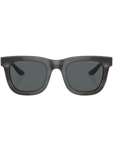 Giorgio Armani lunettes de soleil teintées à monture carrée - Gris