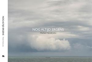 Nog altijd ergens (Hardback)