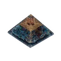 Orgoniet Piramide Robijn in Kyaniet ( 7 x 7 x 6 cm)