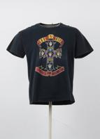 Vintage Gildan T-Shirt in Black Color Size M