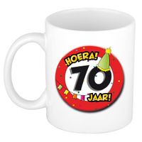 Hoera 70 jaar mok/beker verkeersbord - keramiek - 300 ml - thumbnail