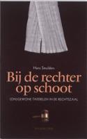 Bij de rechter op schoot (Paperback)