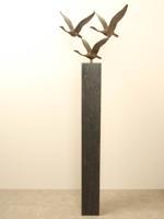 3 bronzen zwanen