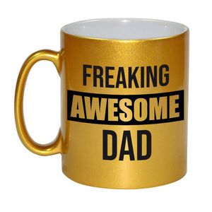 Vader cadeau gouden mok / beker freaking awesome dad