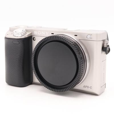 Sony A6000 zilver body occasion