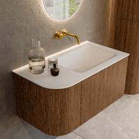 Mondiaz KURVE 85 cm Onderkast Greeploos 1 Lade Met Deuren Walnut, Wastafel Solid Surface Rechts Talc 0 Kraangaten Zonder Spiegel (KRVCLO85L1L1D0KR-Wal/Tal)