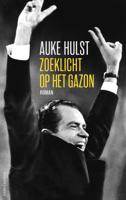 Zoeklicht op het gazon (Hardback)