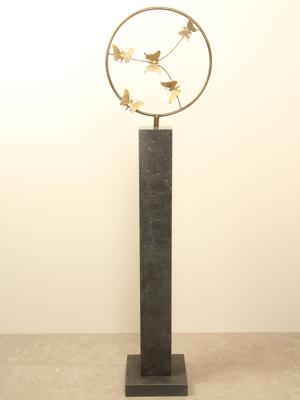 Bronzen sculptuur ring met 5 messing vlinders, Ø 32 cm