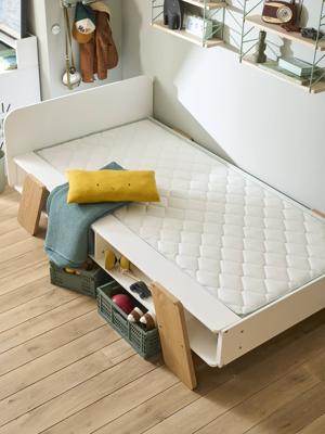 Kindermatras van latex wit