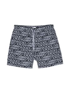 Dolce & Gabbana Kids short de bain à logo imprimé - Bleu