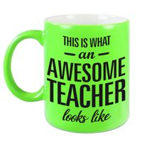 Awesome teacher cadeau neon groene mok / beker voor juf / meester 330 ml - thumbnail