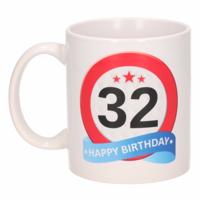 32 jaar Verjaardag koffiemok - cadeau beker - stopbord print - 300 ml - keramiek - wit