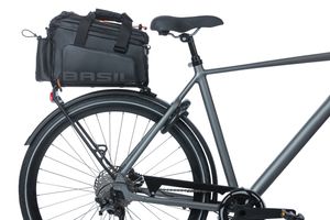 Basil Miles XL bagagedragertas, zwart/oranje, waterdicht, 9-36L, geschikt voor elektrische fietsen