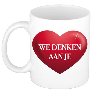 We denken aan je cadeau mok / beker wit met rood hart 300 ml