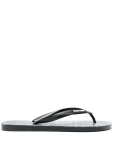 Roberto Cavalli tongs texturées à patch logo - Gris