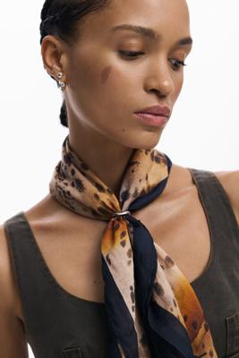 honey sjaal - MATERIAL FINISHES - U