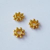 Nellie's Choice • floral spacers 20stuks gold nr. 11