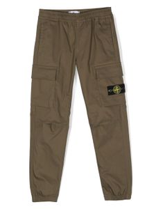 Stone Island Junior pantalon cargo à patch Compass - Vert