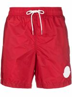Moncler short de bain à patch logo - Rouge