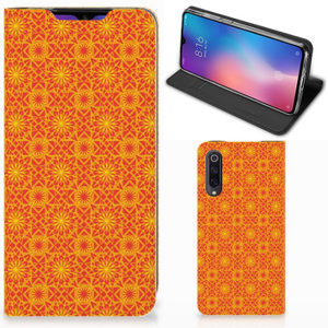 Xiaomi Mi 9 Hoesje met Magneet Batik Oranje