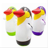 3 STKS outdoor plezier en sport zachte plastic tuimelaar opblaasbare pinguïn voor kinderen indoor spelen willekeurige kleur levering