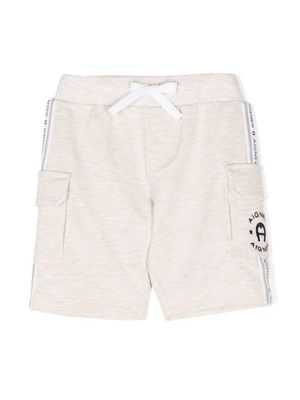 Aigner Kids short à logo brodé - Tons neutres