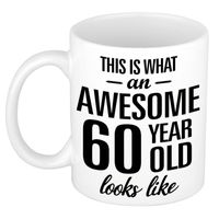 Awesome 60 year cadeau mok / verjaardag beker 300 ml   -