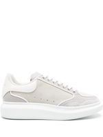 Alexander McQueen Oversized panelled sneakers - Gris