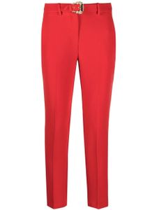 Versace Jeans Couture pantalon court à taille ceinturée - Rouge