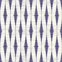 Marineblauwe rabaul ikat geometrisch behang