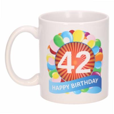 42 jaar Verjaardag koffiemok - cadeau beker - feestelijke ballonnen print - 300 ml - keramiek - wit