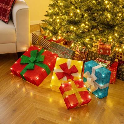 Set van 4 Verlichte Kerstcadeaudozen met 48 LED's Kerstversiering Gestapelde 2D-Cadeaudozen met Strikken voor Balkon Tuin of Terras