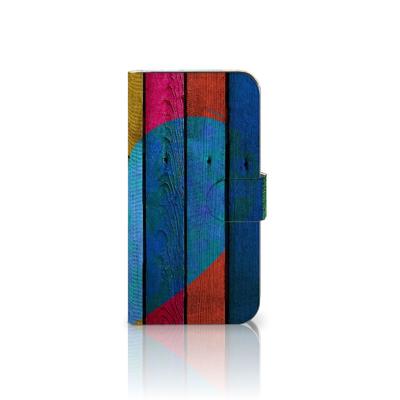 Samsung Galaxy S25 | Book Style Case | Wood Heart - Cadeau voor je Vriend Samsung Galaxy S25 | Book Style Case | Wood Heart - Cadeau voor je Vriend