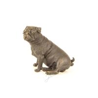 BRONZEN ZITTENDE MOPSHOND