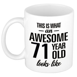 Awesome 71 year cadeau mok / beker 300 ml