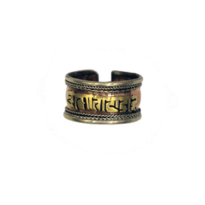 Ring Tibet met Om Mani Pad Me Hum Verkoperd Witmetaal (1,3 cm)