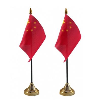 China tafelvlaggetjes - 2x stuks - 10 x 15 cm - met gouden standaard - H27 cm - versiering China tafelvlaggetjes - 2x stuks - 10 x 15 cm - met gouden standaard - H27 cm - versiering