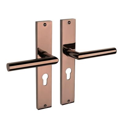Mooi Deurbeslag Ferro geveerd op schild cilindergat 55mm PVD glanzend brons