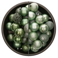 74x stuks kunststof kerstballen mix van salie groen en mintgroen 6 cm