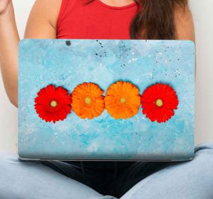 Stickers voor laptop Bovenaanzicht bloemen in oranje